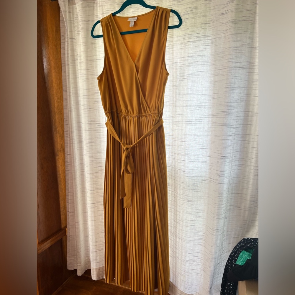 Sleeveless pleated full length dress